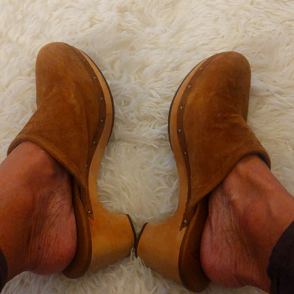 Ugg Australia Carmel Brown Suede Mule Used Size 9 - 2 3/4 In Heel